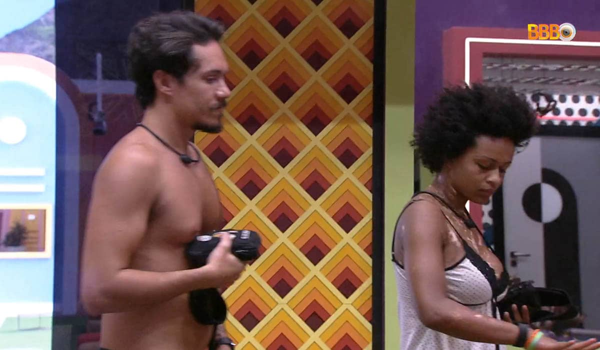 Eliezer e Natália se recuperam da festa. Foto: Reprodução/Globoplay