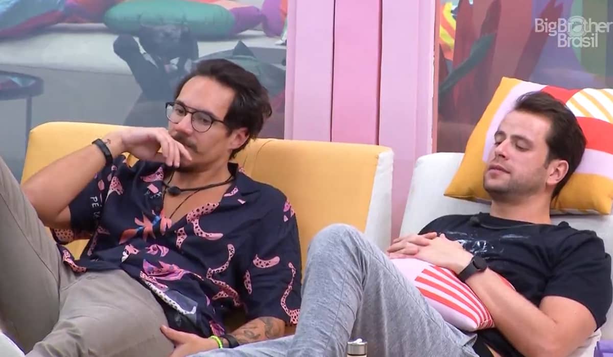 Gustavo desabafa com Eliezer sobre a perda de Laís. Fonte: Reprodução/Globo