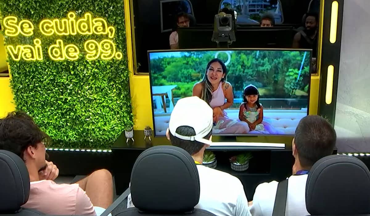 Arthur Aguiar assiste ao presente do anjo. Foto: Reprodução/Globoplay
