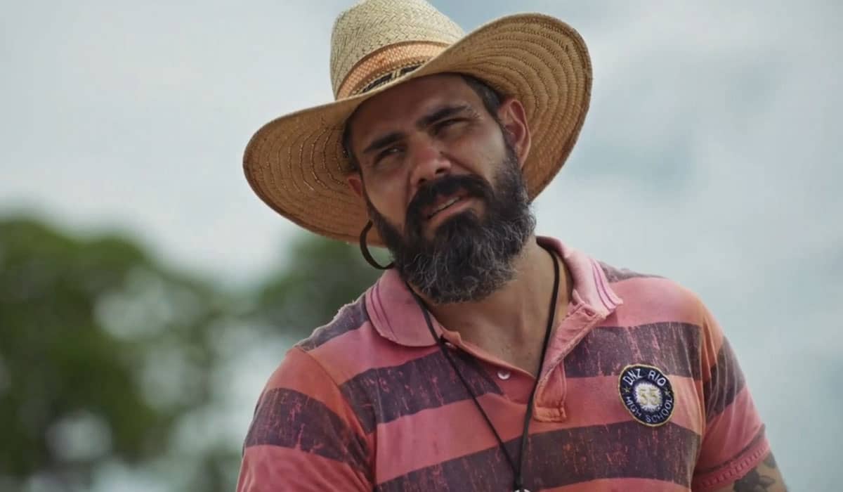 O peão Alcides mexe com o coração de Zaquieu. Foto: Reprodução/Globo