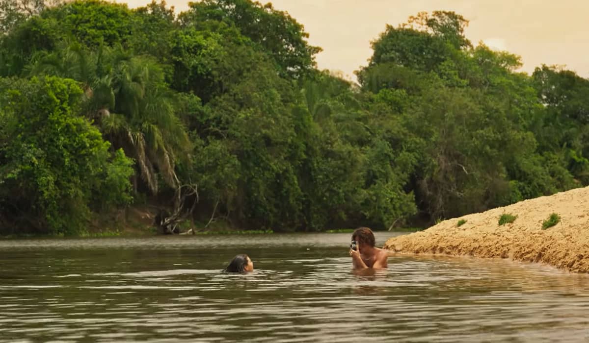 Juma e Jove vivem uma grande aventura romântica na novela. Foto: Reprodução/Globo