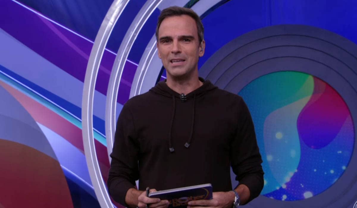 Tadeu Schmidt comandou noite intensa no BBB 22. Foto: Reprodução/Globo