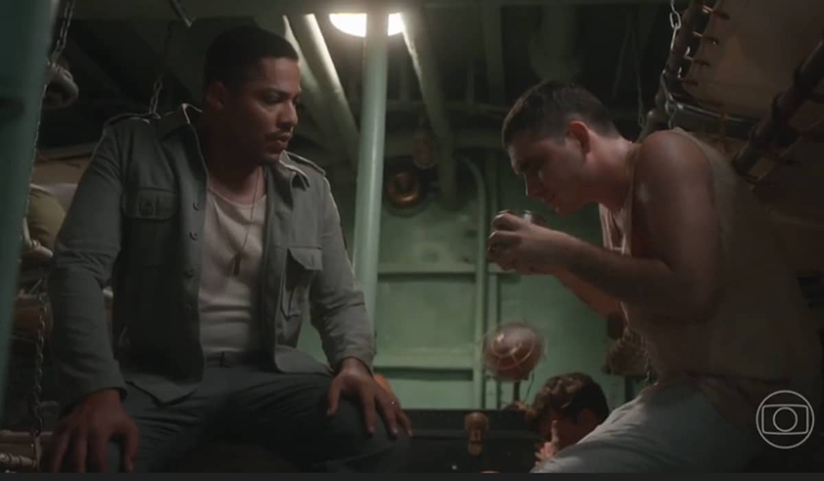 Os companheiros se cuidam em muitos momentos da guerra. Fonte: Reprodução/Globo