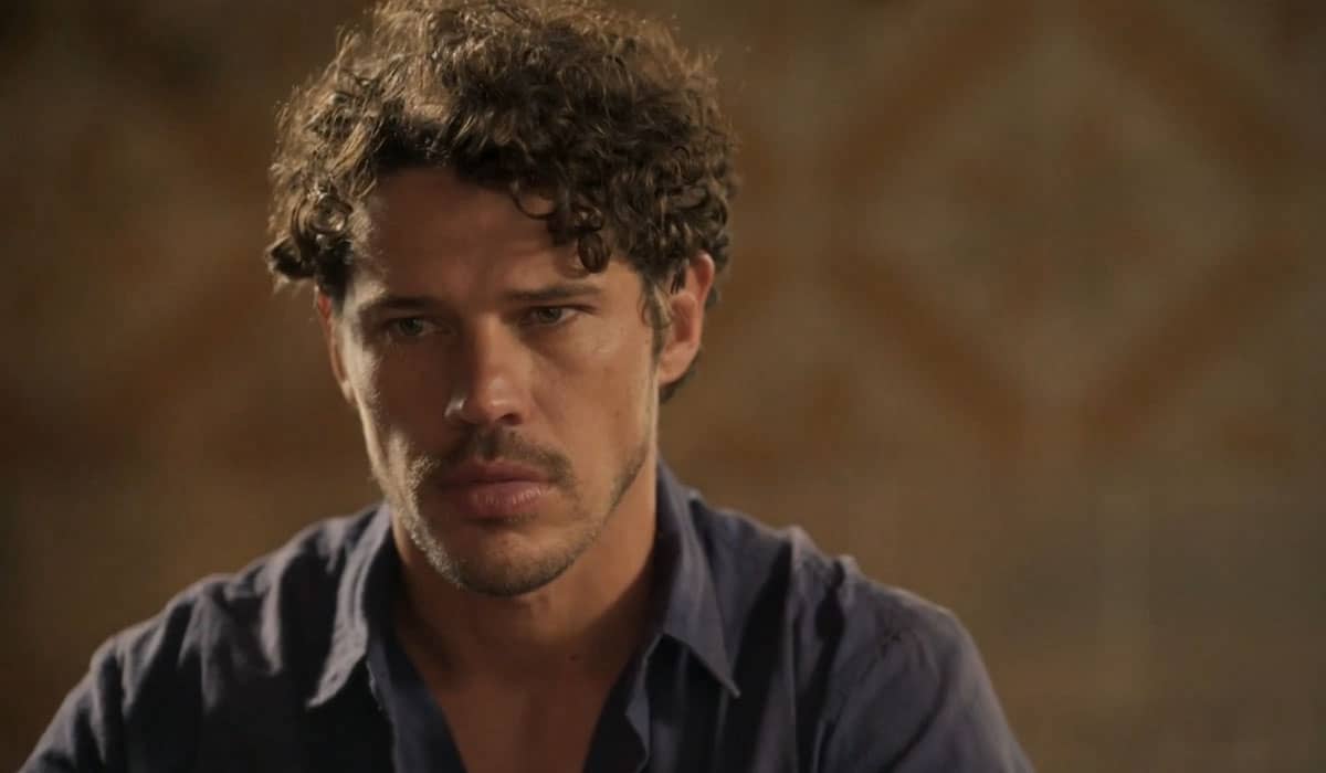Tadeu luta para obter aprovação de José Leôncio na novela. Foto: Reprodução/Globo