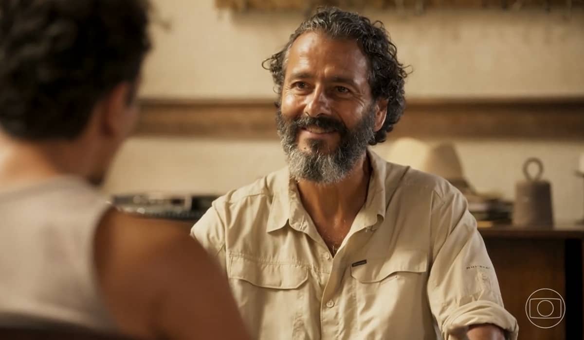 José Leoncio tenta agradar o filho. Fonte: Reprodução/Globo