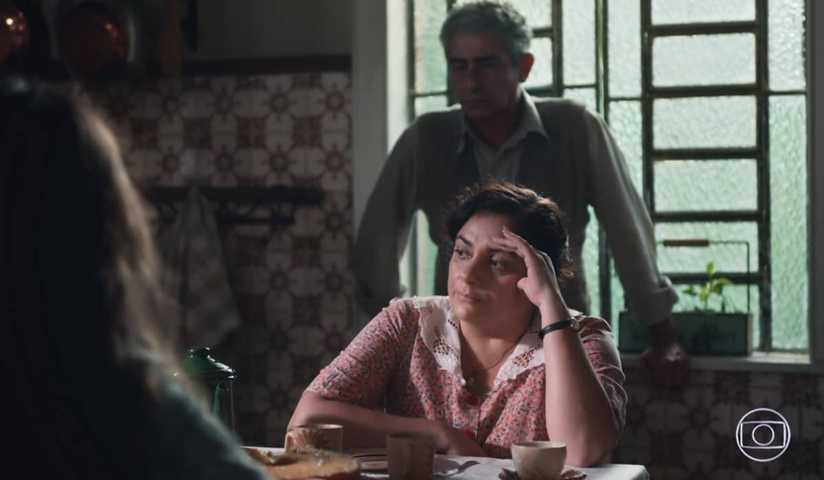 Benê consegue convencer Fátima a contar a verdade para Olívia. Foto: Reprodução/Globo