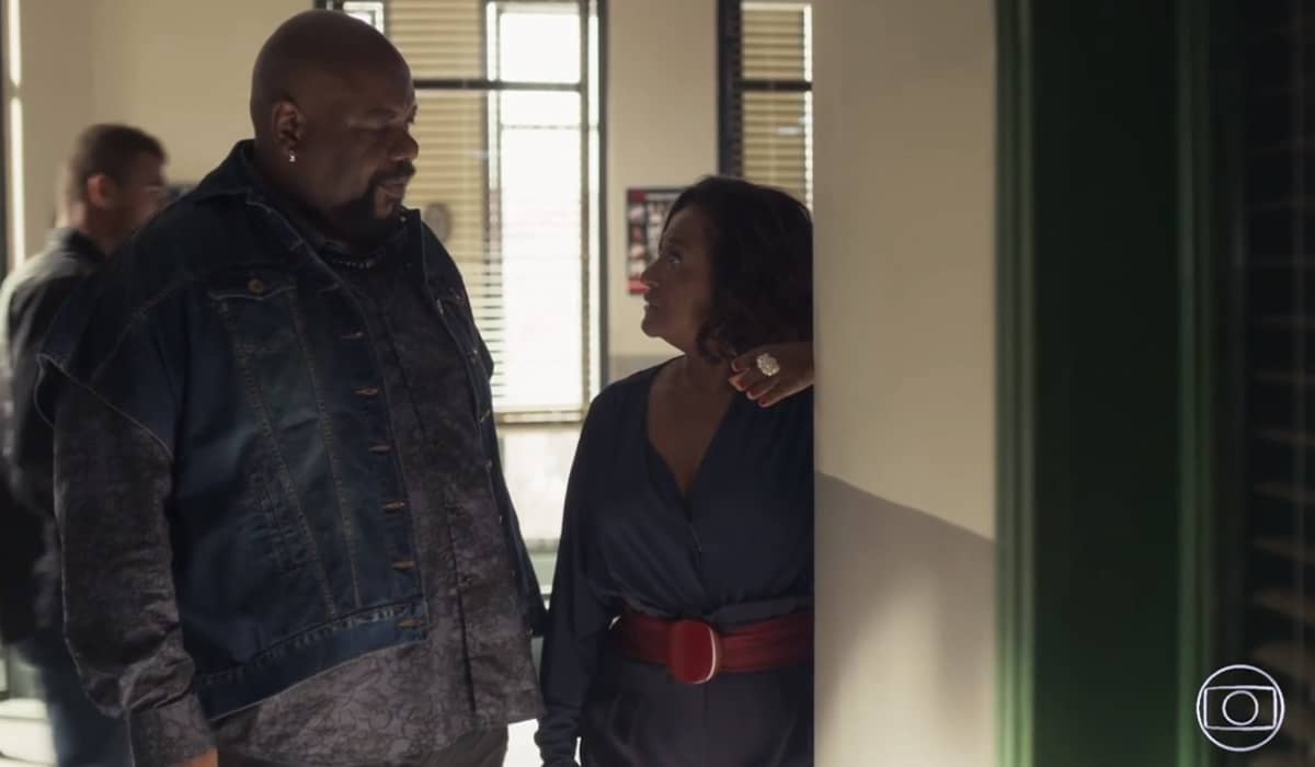 Danilo tenta manipular Vini e Martha. Fonte: Reprodução/Globo