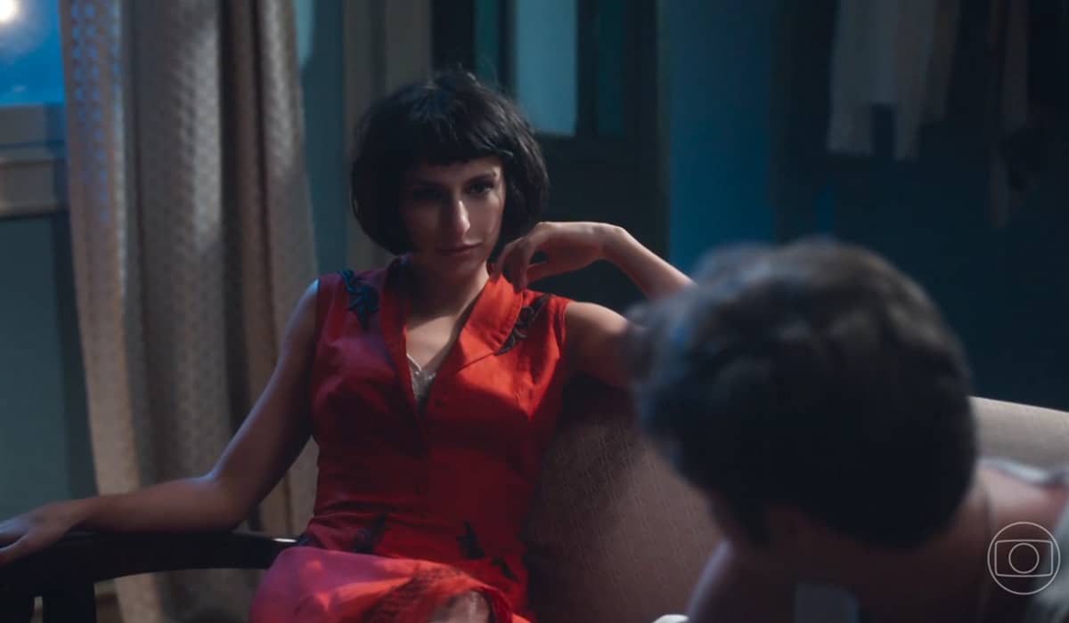 Iolanda tenta seduzir Davi mas se sente humilhada após rejeição na novela Além da ilusão. Foto: Reprodução/Globo