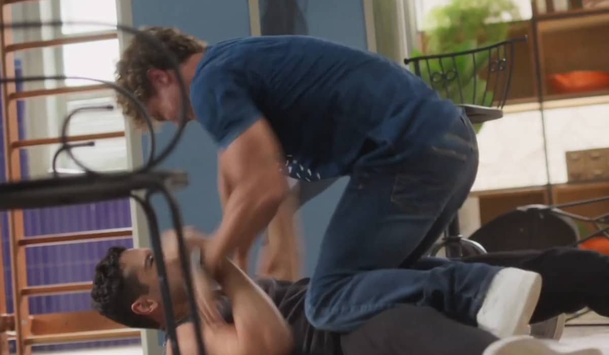 Renan não esqueceu a surra que levou de Rico em Cara e Coragem. Foto: Reprodução/Globo
