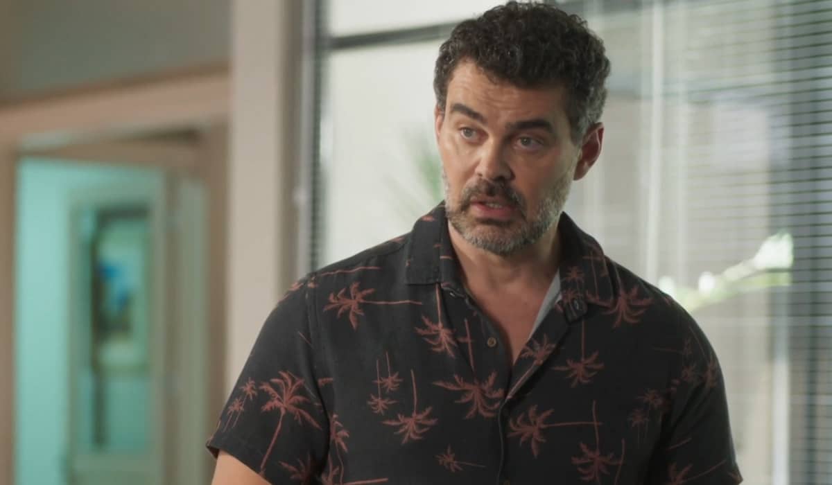 Alfredo não consegue mais abandonar o ciúme na novela das sete. Foto: Reprodução/Globo