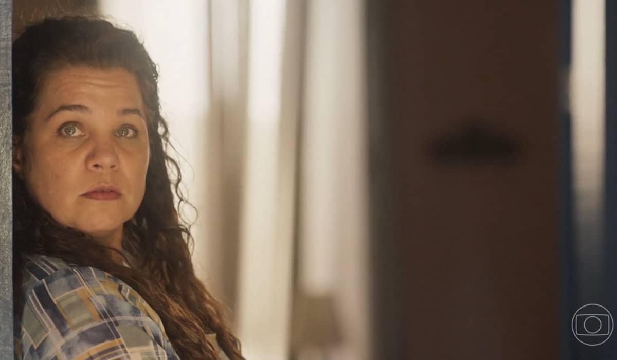 Maria Bruaca enfrenta a morte de perto e fica instigada a buscar justiça na novela das nove. Foto: Reprodução/Globo