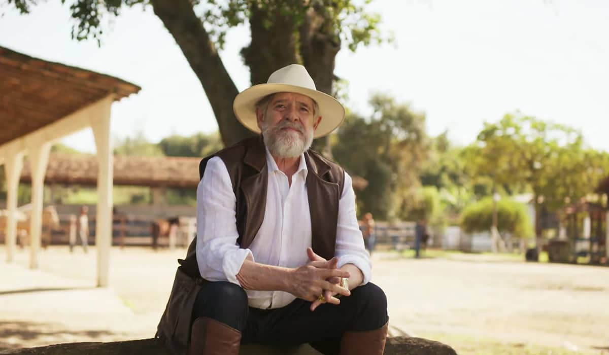 Joel Leiteiro trabalha na fazenda do Coronel Tertúlio. Fonte: Reprodução/Globo