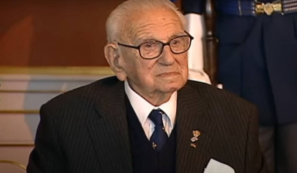 Conhecido como 'Schindler britânico', Winton faleceu em 2015, aos 106 anos de idade. Foto: Reprodução/YouTube.