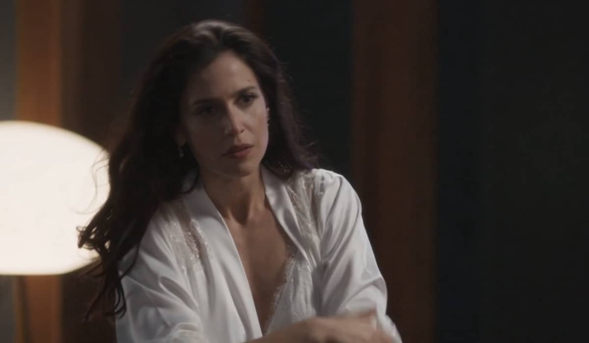 Regina está investindo alto na queda de Martha em Cara e Coragem. Foto: Reprodução/Globo