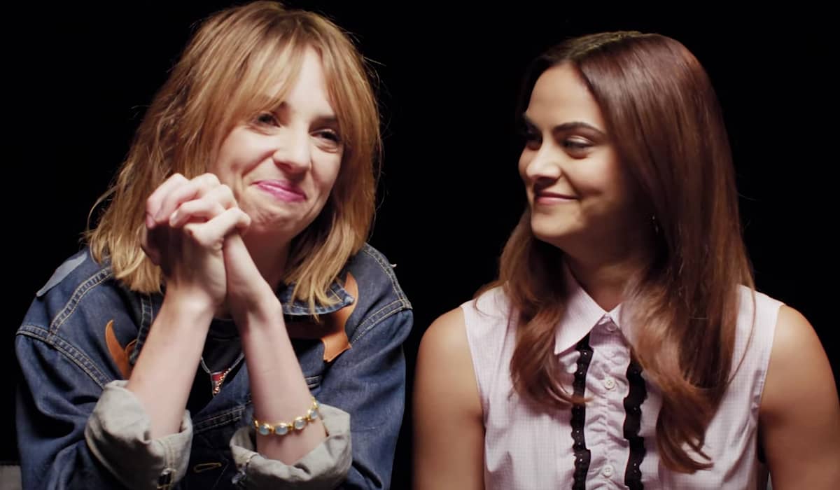 Maya Hawke e Camila Mendes foram elogiadas pelo desempenho no filme. Foto: Reprodução/YouTube