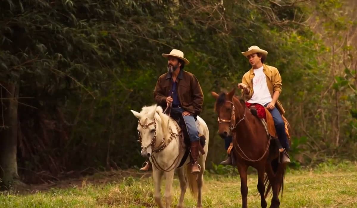 José Leôncio e Jove cavalgarão atrás de um gado. Fonte: Reprodução/Globo