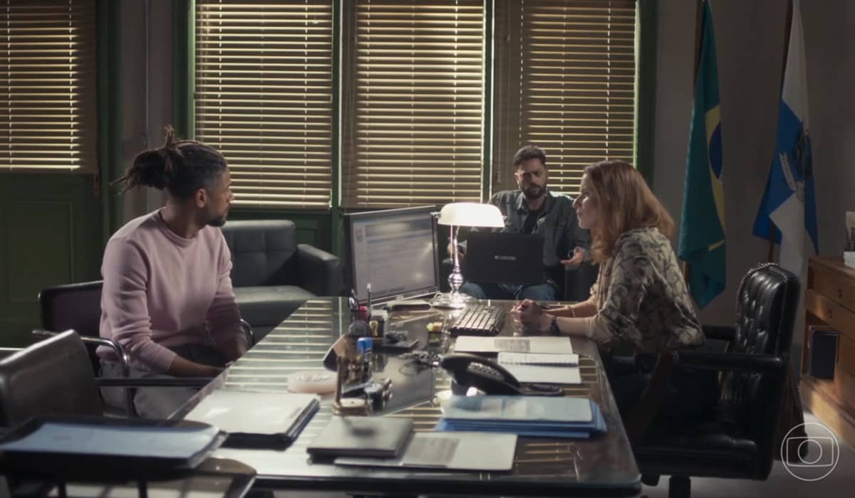 Paulo e Marcela ficam chocados com a origem da fortuna de Ítalo. Foto: Reprodução/Globo