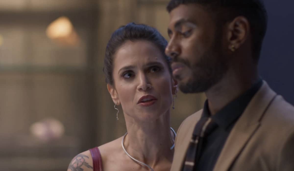 Regina continua tentando dar ordens a Leonardo na novela das sete. Foto: Reprodução/Globo