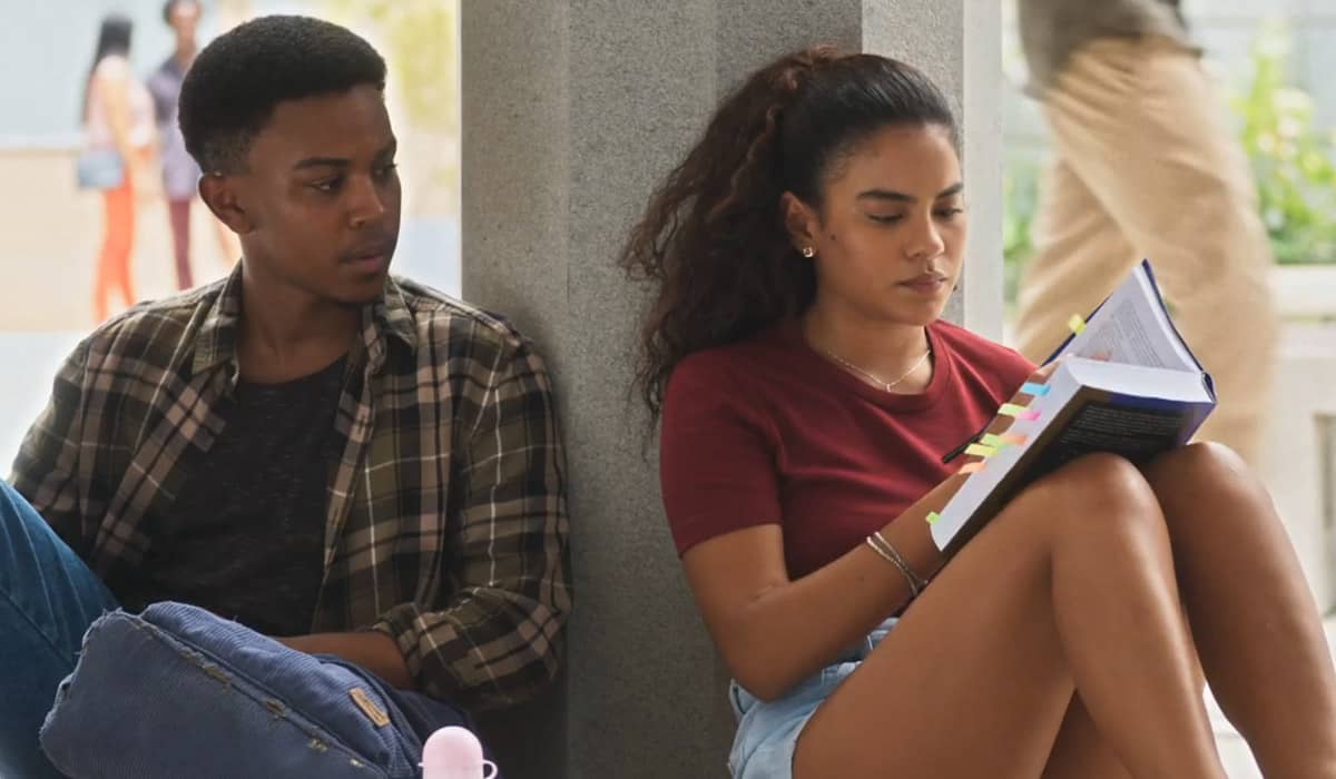 Jenifer está sempre se esforçando para ser um dos destaques na universidade. Foto: Reprodução/Globo