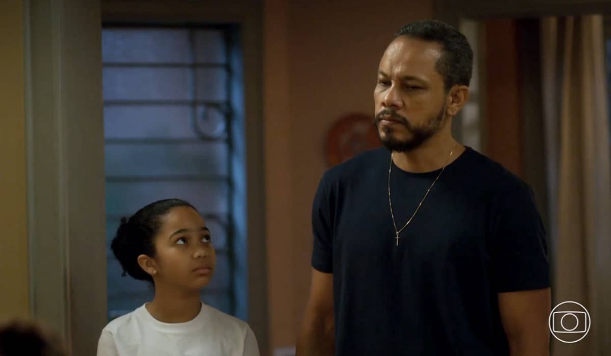 Carlão se preocupa com a situação da sua família. Fonte: Reprodução/Globo