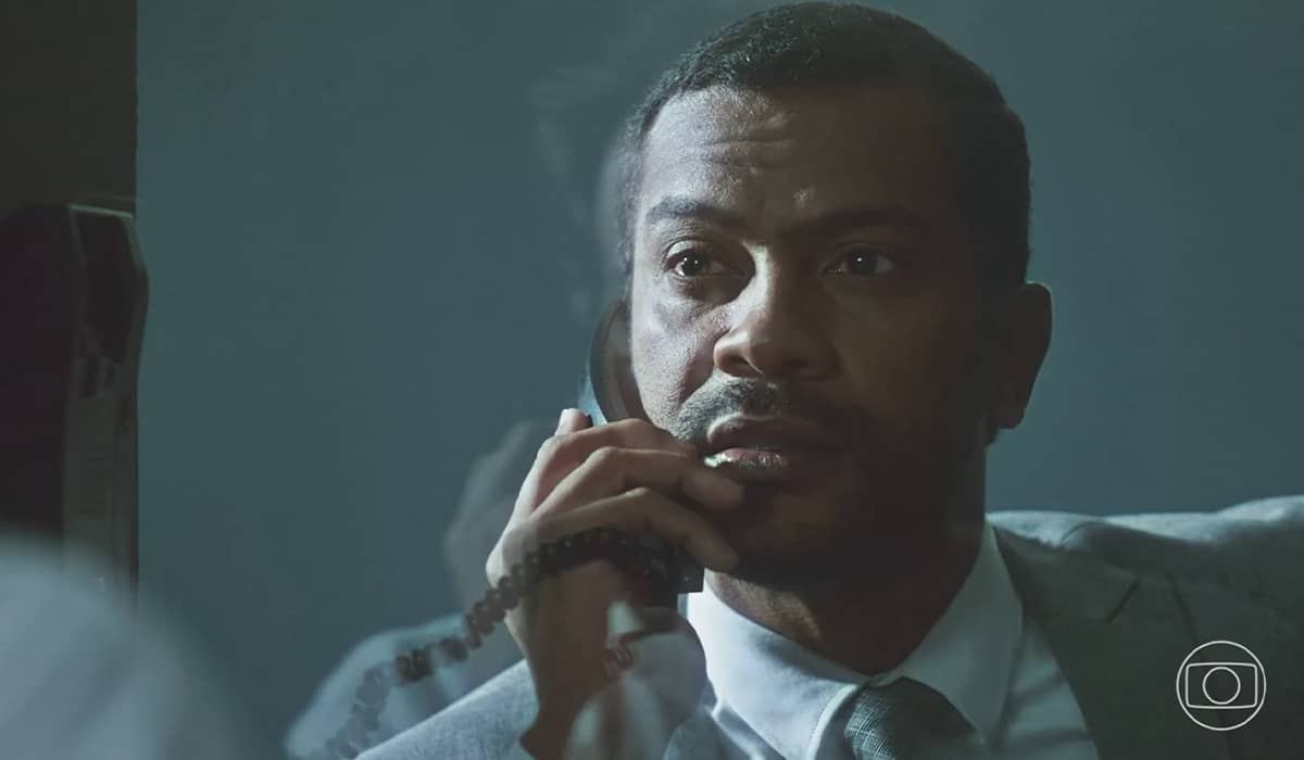Ben se anima com nova cliente. Fonte: Reprodução/Globo