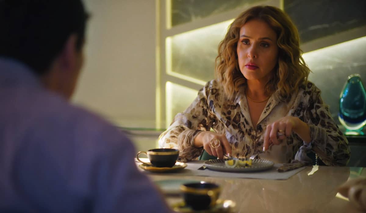 Gladys teme que sua família esteja em perigo. Fonte: Reprodução/Globo