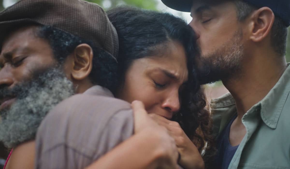 Aline reconhece o valor de seus verdadeiros amigos. Foto: Reprodução/Globo