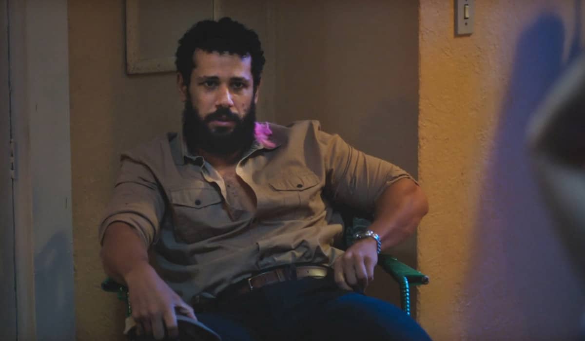 Ramiro se esforça para guardar segredo sobre o crime encomendado por Antônio. Foto: Reprodução/Globo