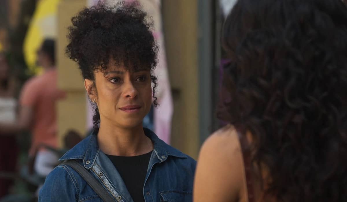 Cecília pede a ajuda de Luna na novela das sete. Foto: Reprodução/Globo