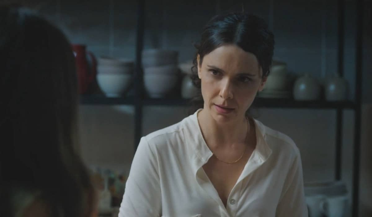 Lucinda faz o que pode para ajudar a família de Aline a se reerguer. Foto: Reprodução/Globo