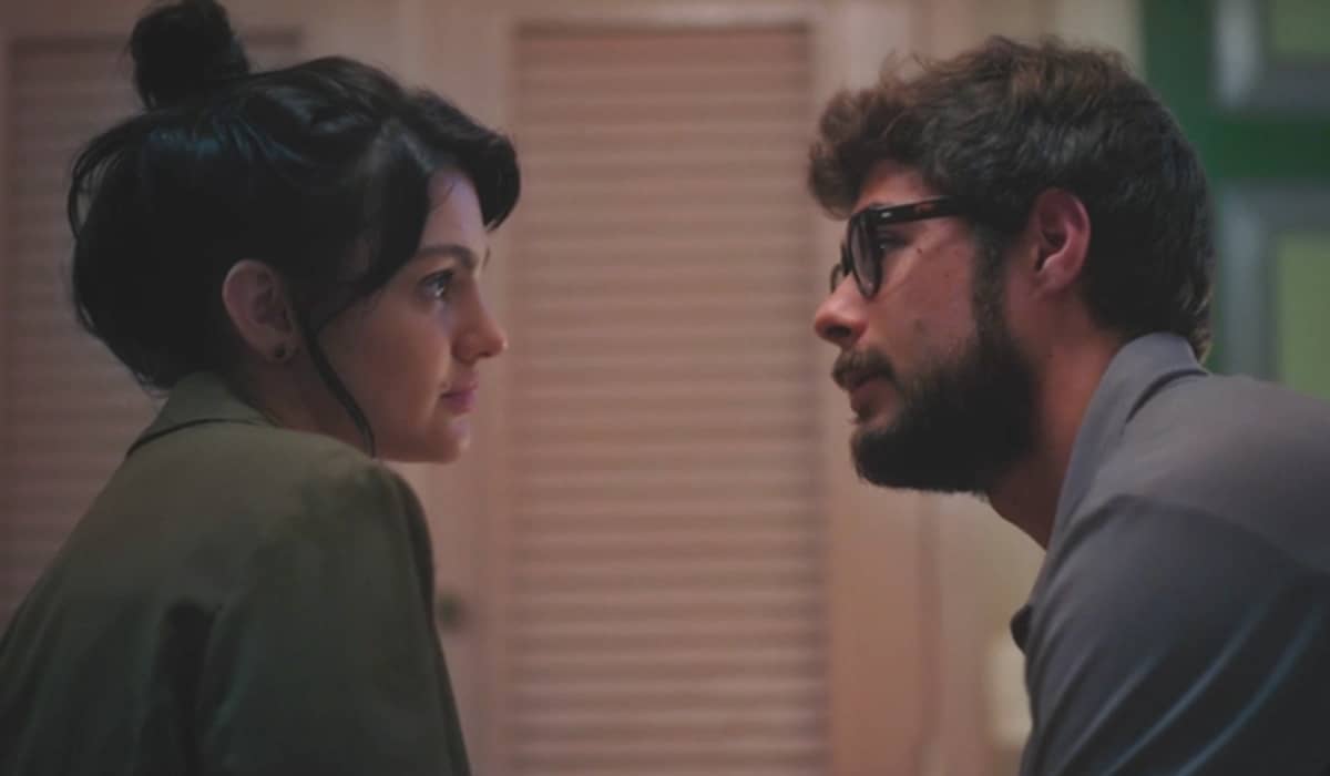 Petra e Hélio se reencontram na clínica. Fonte: Reprodução/Globo