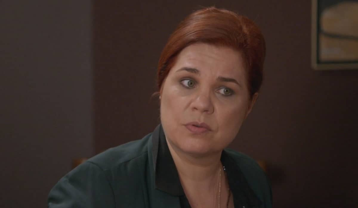 Helena fica em choque com a atitude da rival. Foto: Reprodução/Globo