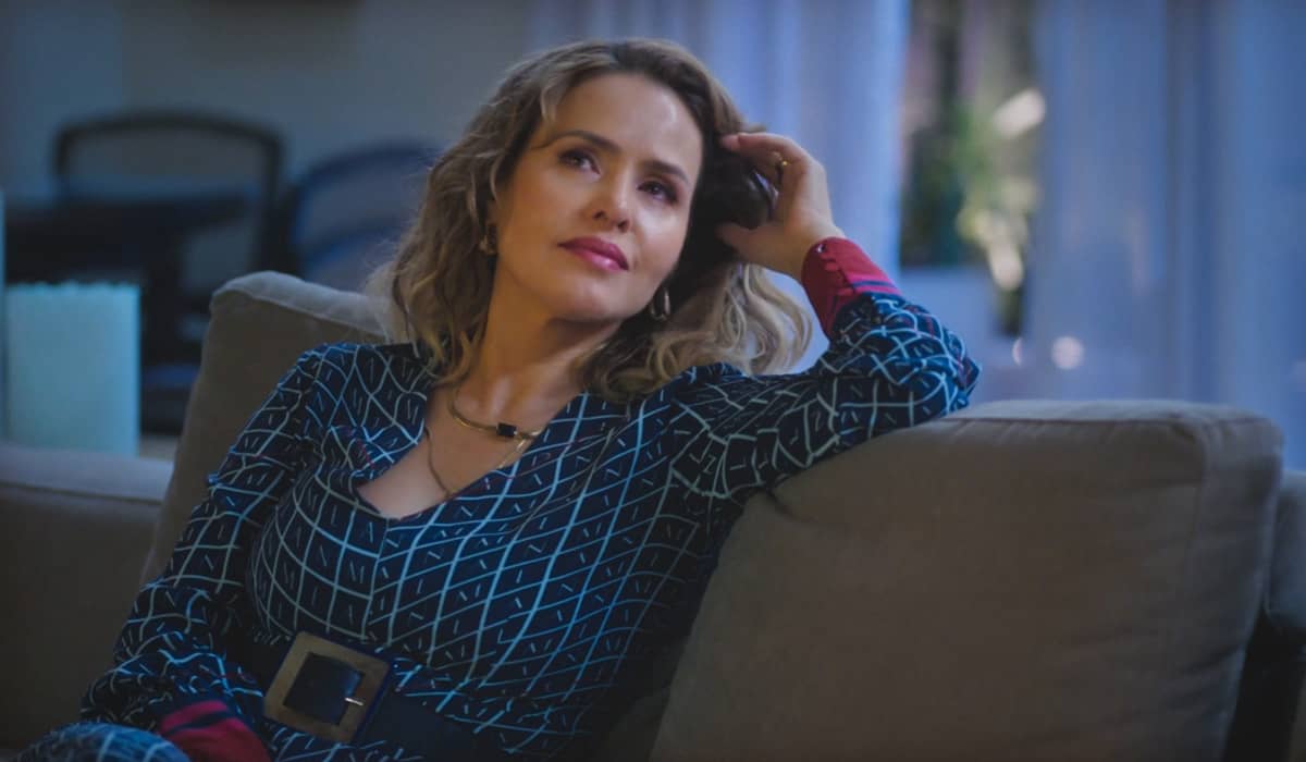 Gladys não consegue parar de pensar em Andrade na novela das sete. Foto: Reprodução/Globo