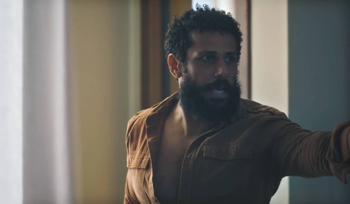 Ramiro recebe a missão para encontrar Aline. Fonte: Reprodução/Globo