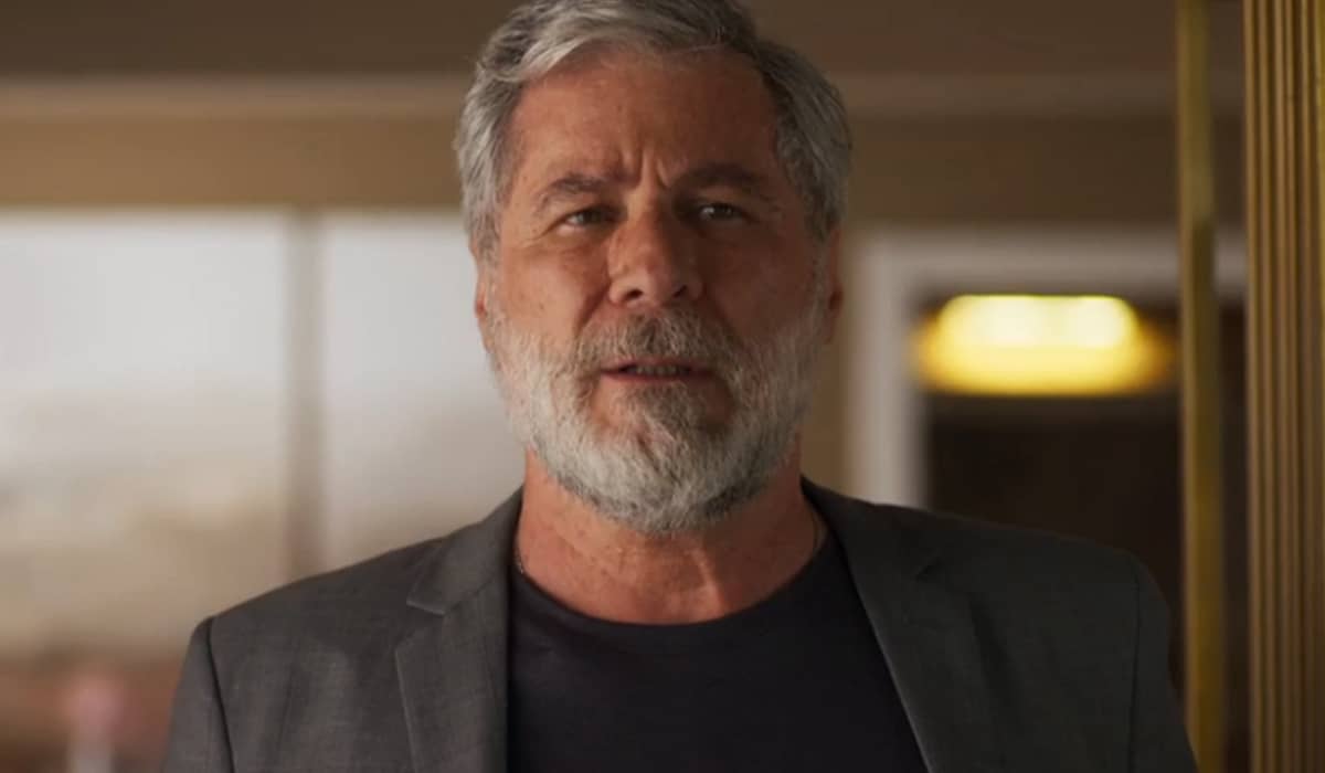 César tenta roubar a fortuna de Luna. Fonte: Reprodução/Globo
