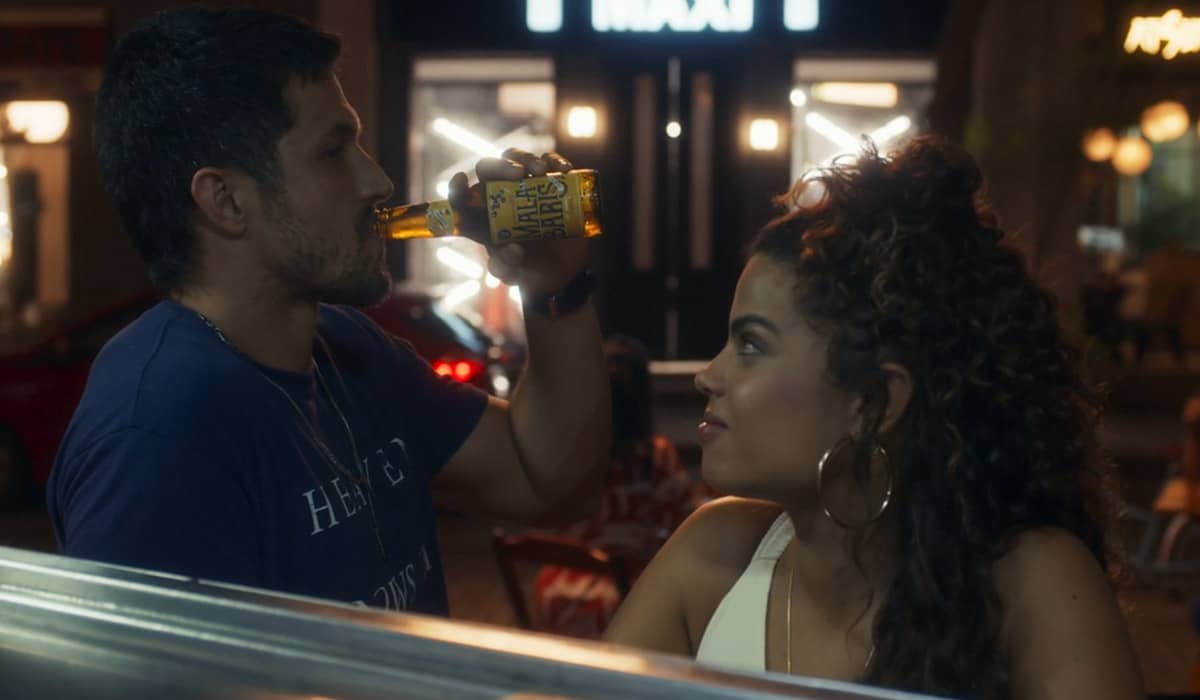 Namoro de Oto e Bia avança etapas rápido demais. Foto: Reprodução/Globo