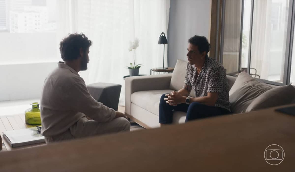 Gil tenta dar ultimato a Ari em Travessia. Foto: Reprodução/Globo