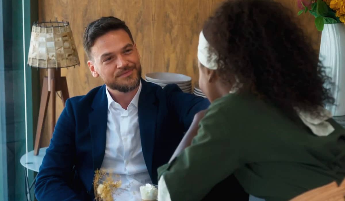 Theo mantém seu namoro com Kate. Fonte: Reprodução/Globo