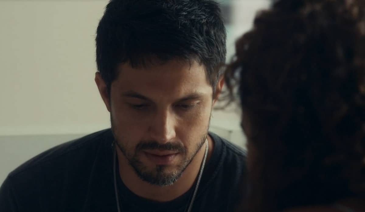 Oto faz uma grande reflexão na novela das nove. Foto: Reprodução/Globo