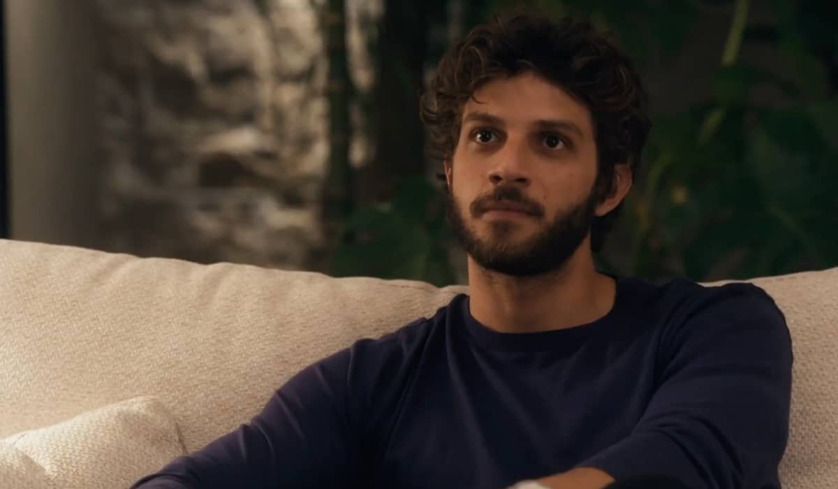 Cotinha e Guida desconfiam da história de Ari. Fonte: Reprodução/Globo