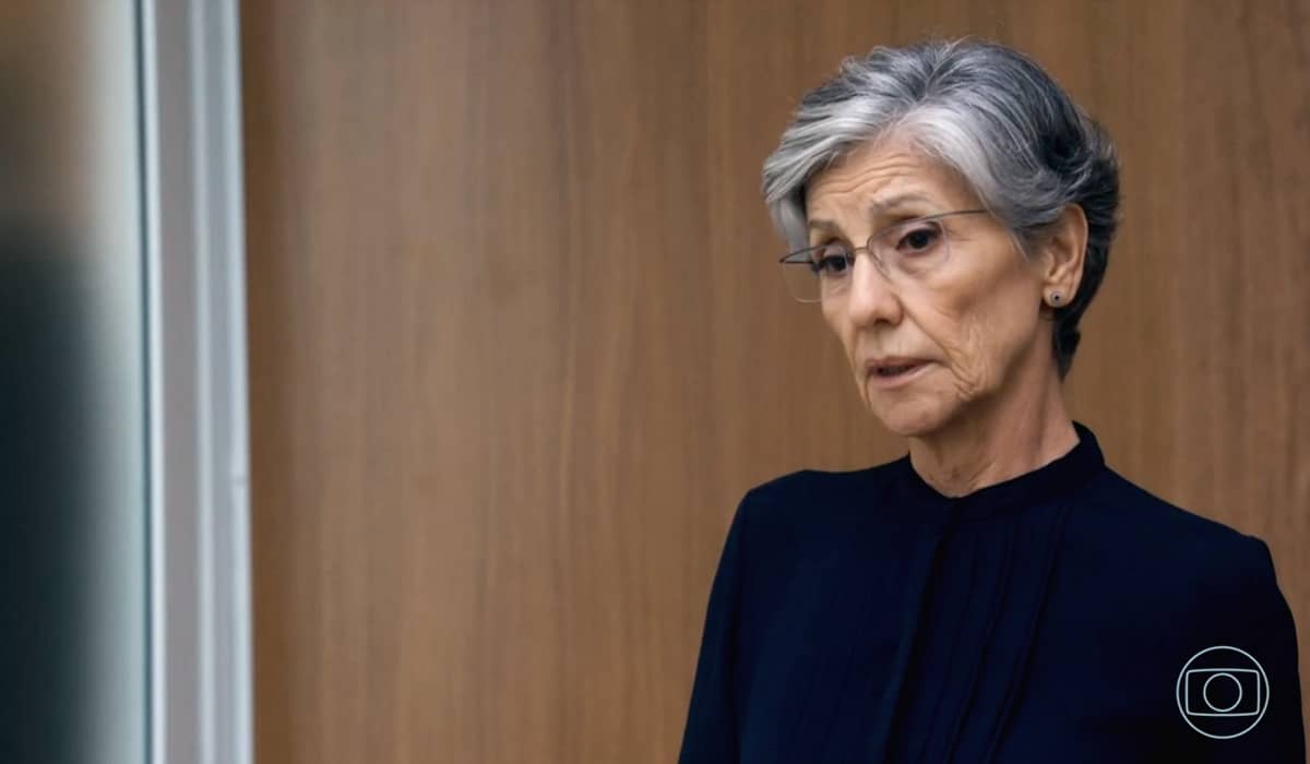 Cidália pede para Gil trair Ari. Fonte: Reprodução/Globo