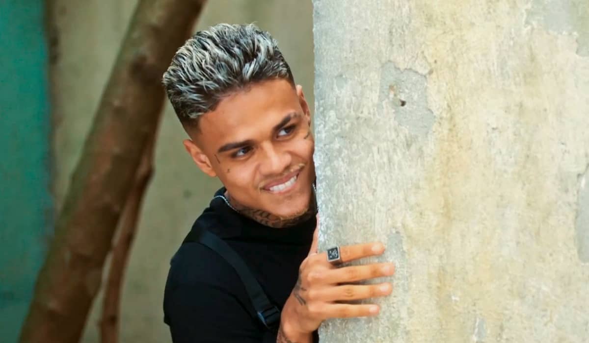 Hugo dá a notícia para Sol. Fonte: Reprodução/Globo