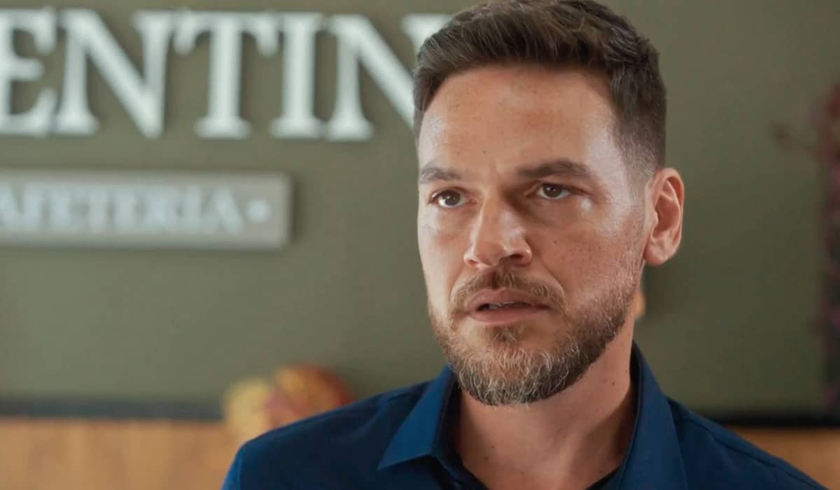 Theo pede para Kate fazer uma tatuagem. Fonte: Reprodução/Globo