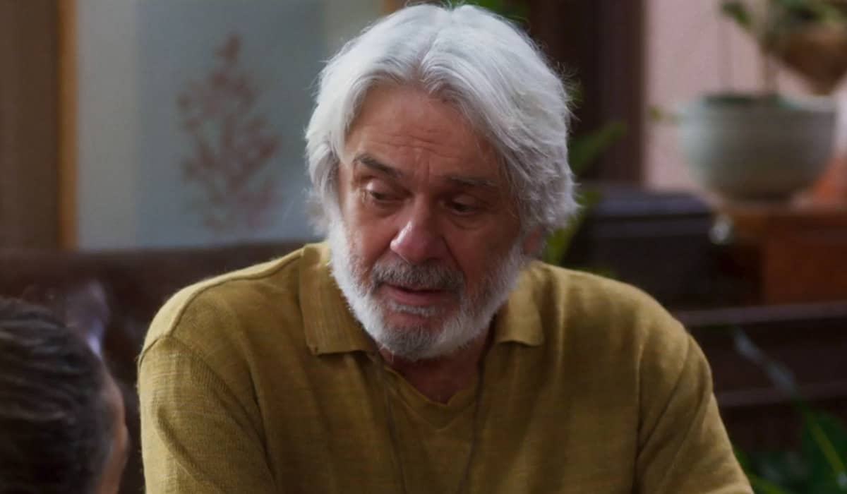 Fábio fica pensativo com a nova descoberta. Foto: Reprodução/Globo