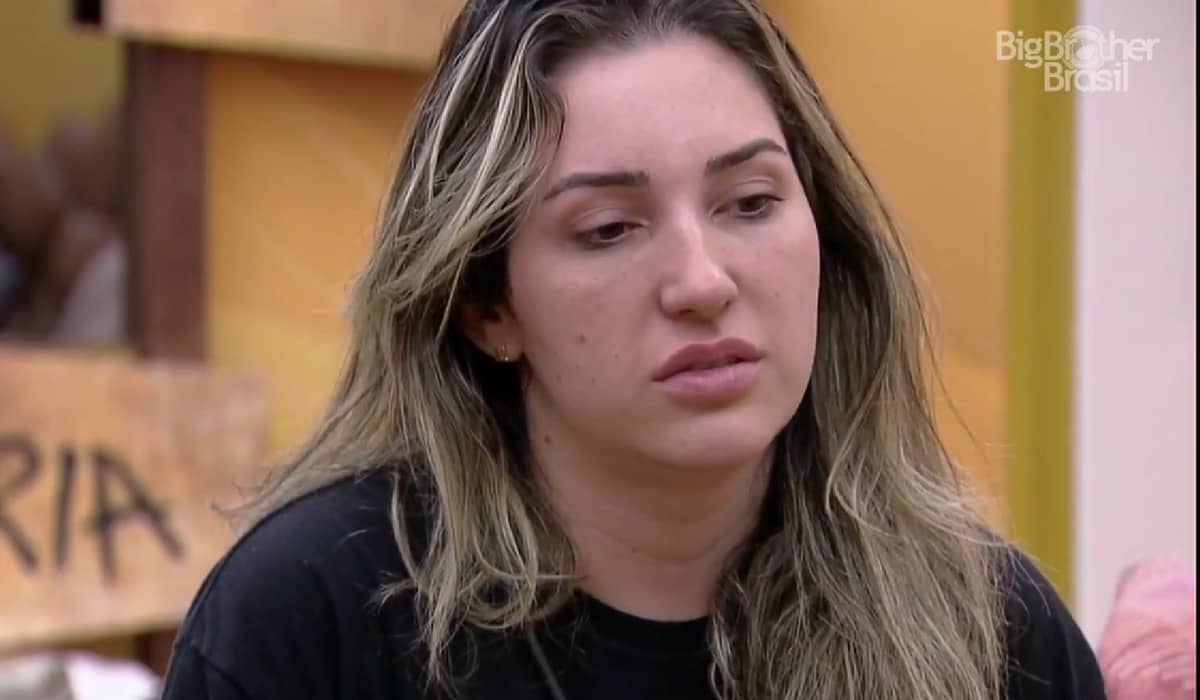 Amanda pretende imunizar Larissa caso vença a prova do anjo. Foto: Reprodução/Globo