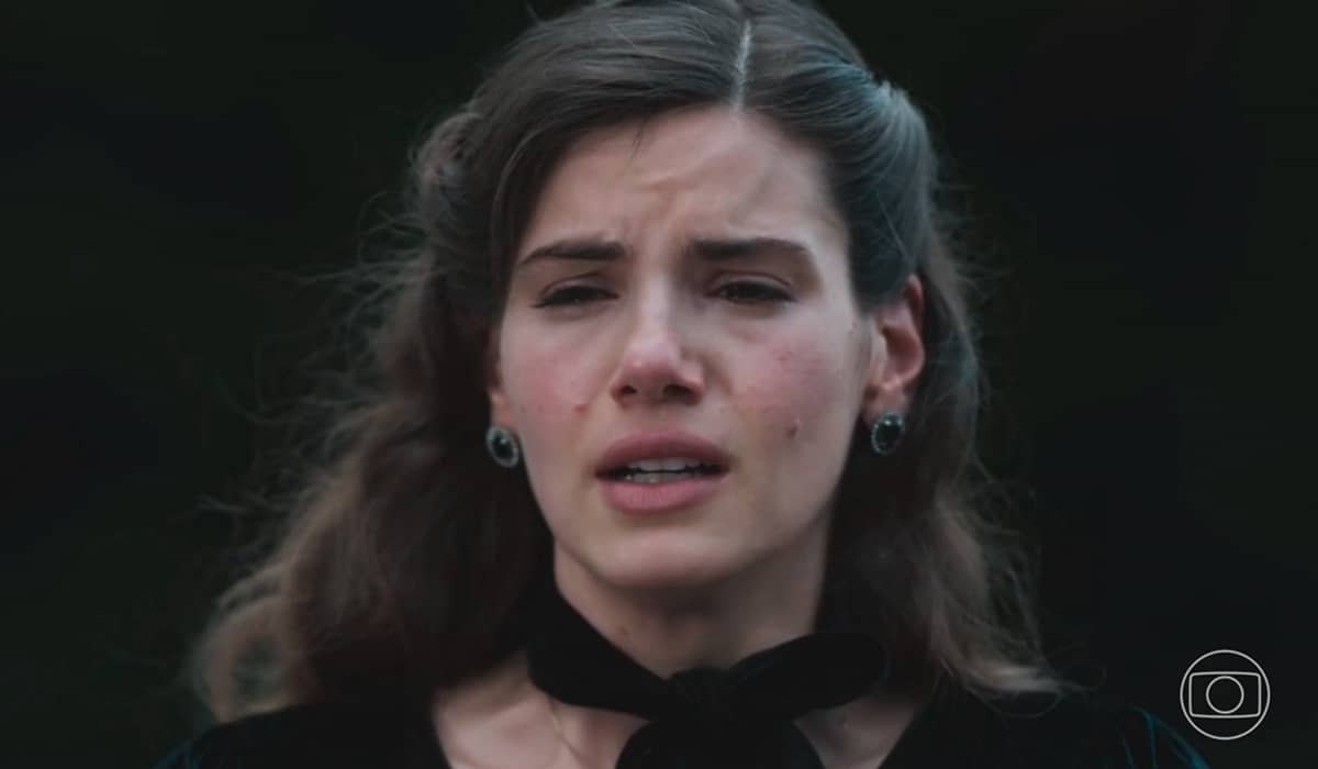 Marê começa a investigar sobre o roubo do cofre. Fonte: Reprodução/Globo