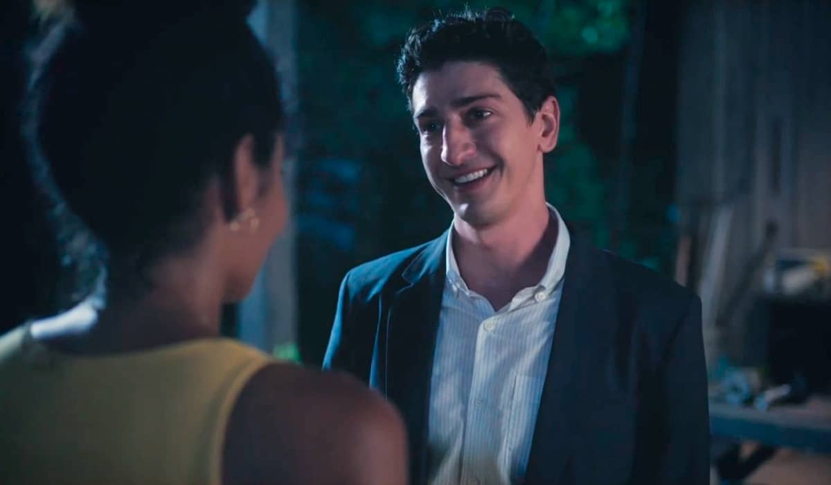 Daniel não consegue esconder a paixão que sente por Aline. Fonte: Reprodução/Globo
