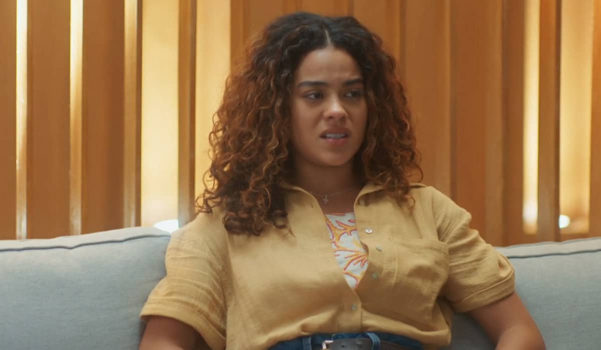 Jenifer encontrou um refúgio no ombro de Hugo na novela das sete. Foto: Reprodução/Globo