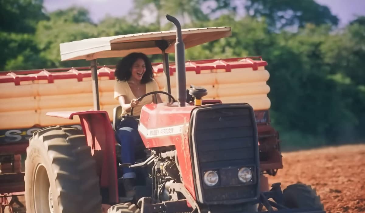 Aline mergulha de cabeça no agronegócio com ajuda de Jonatas. Foto: Reprodução/Globo