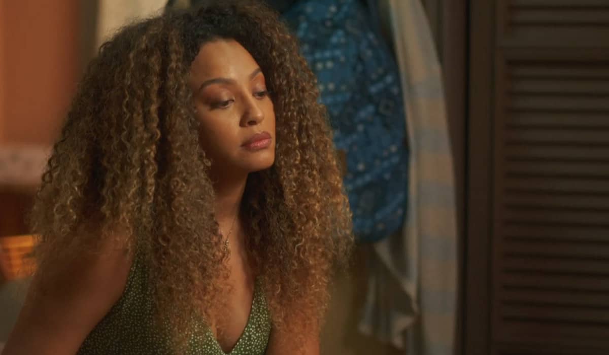 Sol fica emocionada com a atitude de Ben na novela das sete. Foto: Reprodução/Globo